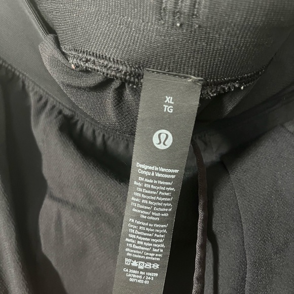 lululemon athletica Men's Black Athletic Shorts - Picture 8 of 8